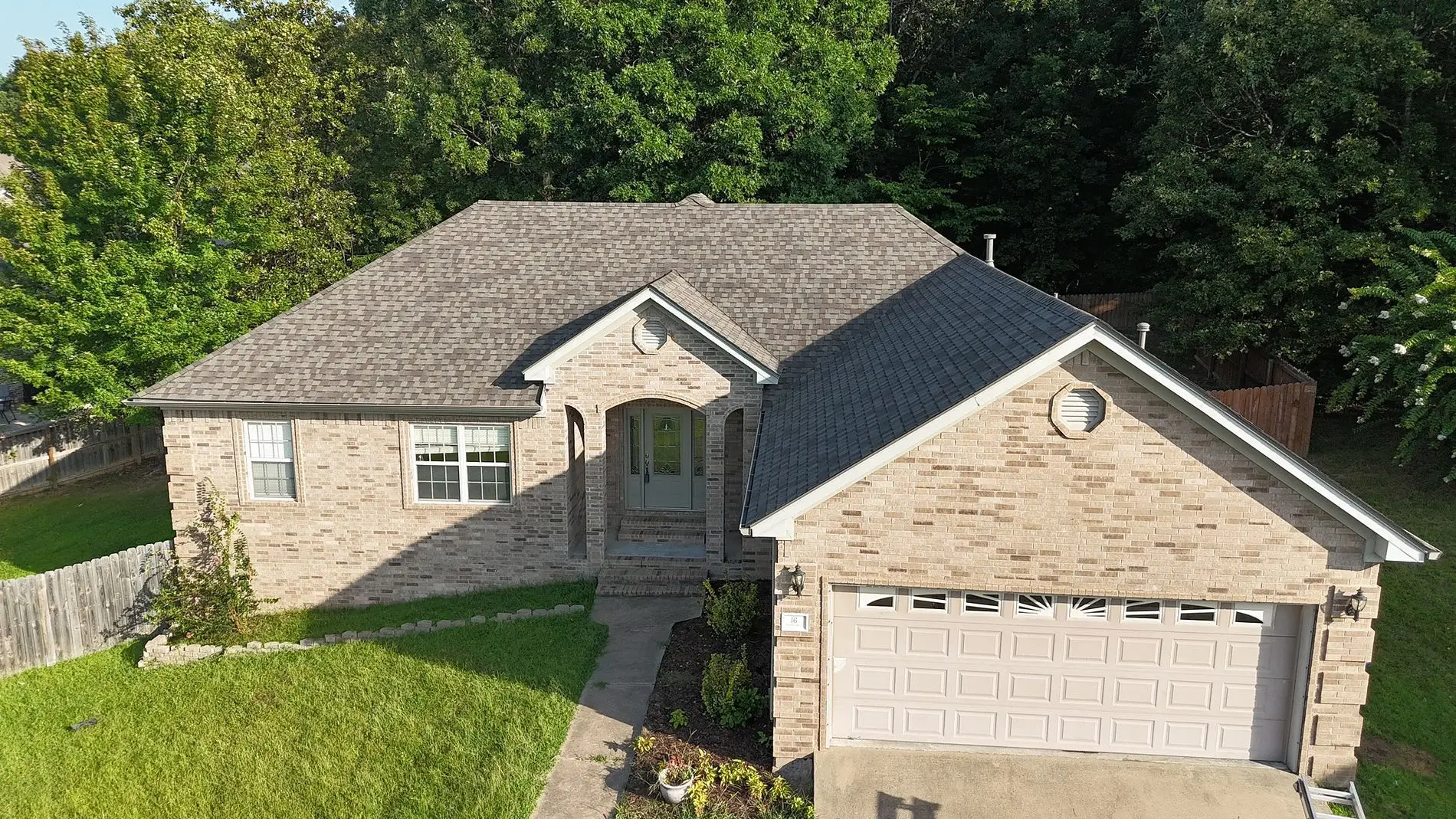Residential roofing project 21712