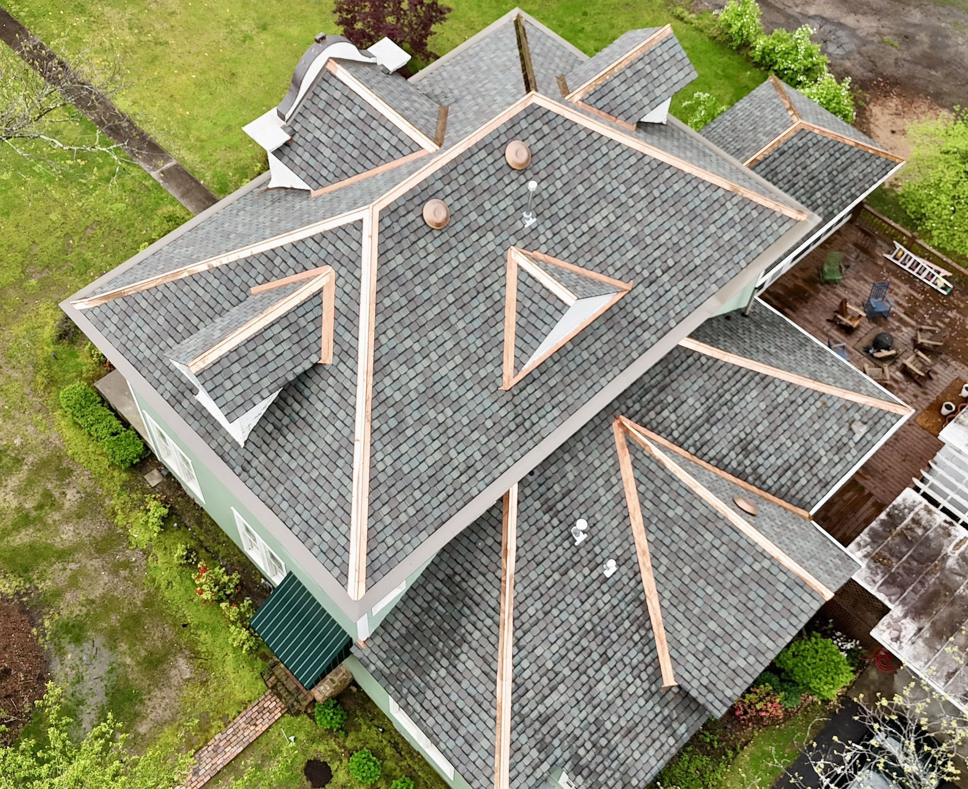 Residential shingle roof – green